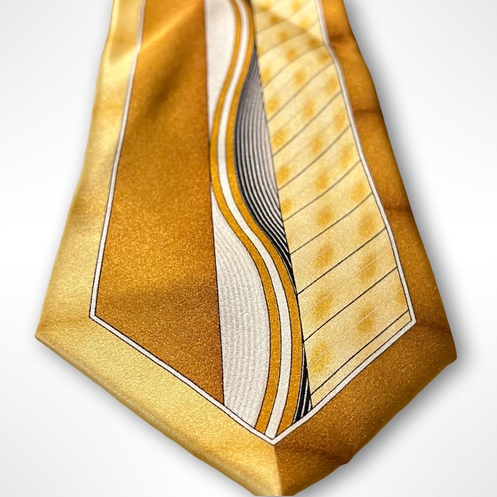 Uomo Venneto 100% Silk Tie. Excellent Used Condition.